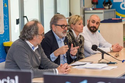 L'alcalde, Fèlix Larrosa, ha presentat els resultats de l'enquesta als veïns i les veïnes en el marc del projecte Mariola 20.000.