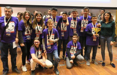 El col·legi La Salle, després de rebre el Premi Paeria.