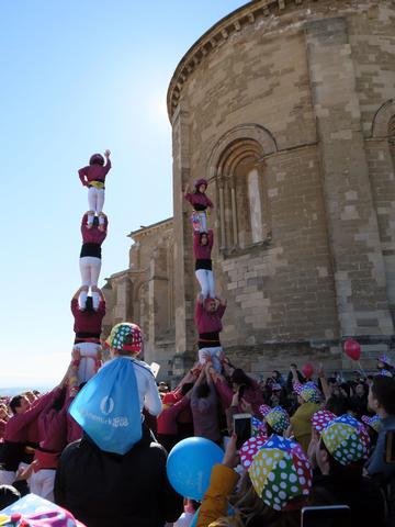 Els castellers han aixecat dos pilars al Baluard de la Reina