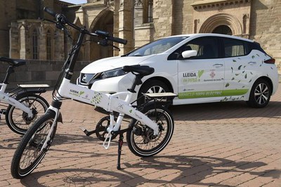 L'Ajuntament de Lleida ha comprat 2 turismes i 4 bicicletes elèctrics que s'han incorporat al parc mòbil municipal.