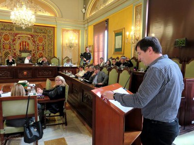 Durant el ple ha intervingut el representant de la plataforma SOS Menjadors Escolars.
