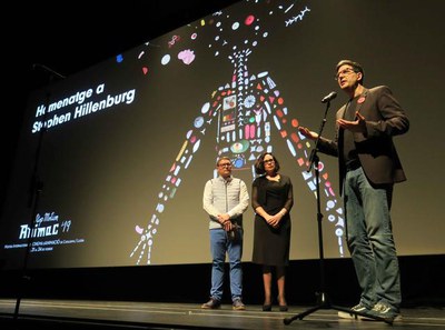 Mark Osborne, amic i col·laborador d'Hillenburg, agraint l'homenatge d'Animac.