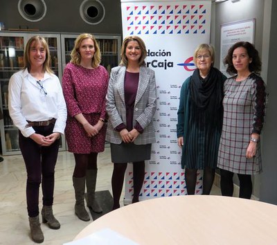 A l'acte també han assistit altres responsables de la Fundació Ibercaja i la directora de l'Auditori, Puri Terrado.
