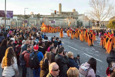 El Pont Vell, un dels punts de màxima concentració per veure passar la rua.