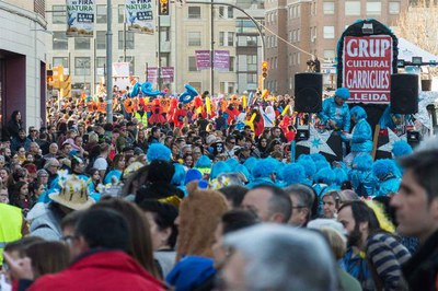 Milers de lleidatans i lleidatanes han sortit al carrer amb motiu de la Gran Rua.
