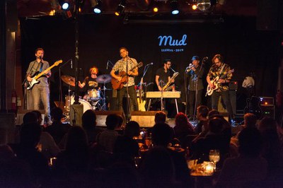 L'actuació ha tingut lloc al Cafè del Teatre de l'Escorxador.