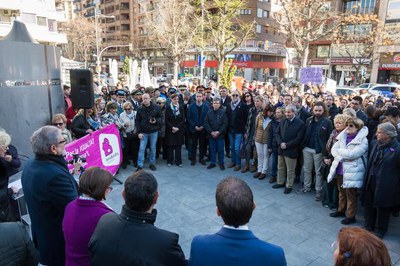 La plaça 8 de març s'ha omplert per la celebració.