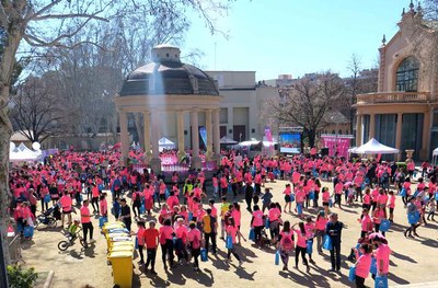 La zona de la Glorieta dels Camps Elisis s'ha habilitat com espai d'avituallament.