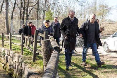 El Molí s'abastia de la séquia de Torres, que creua la finca, formant un salt d'aigua.
