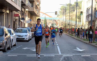 La cursa competitiva tenia un recorregut de 5 km pels carrers de la ciutat.