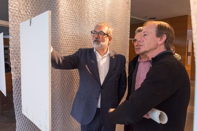 El Paer en Cap, Fèlix Larrosa, el president del Col·legi d'Arquitectes, Víctor Pérez-Pallarés, i el coordinador d'Urbanisme, Joan Blanch han visitat ….