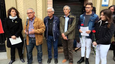 Imatge amb totes les persones que han intervingut a l'acte.