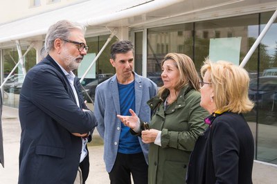 El paer en cap, Fèlix Larrosa, amb al presidenta de l'Acadèmia del Cinema Català, Isona Passola, i amb el director de la nova Escola, David Casals-Ro….