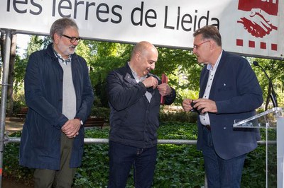 José Luis Aguilà ha fet un reconeixement al tinent d'alcalde Rafael Peris per les relacions que han mantingut aquests anys el sindicat i la Paeria.