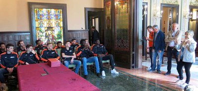 La responsable de l'esport municipal, Montse Parra, ha actuat de 'cicerone'.