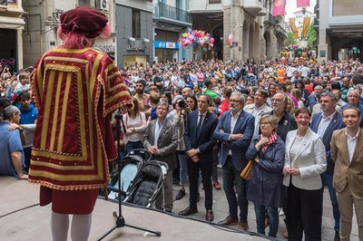 L'alcalde de Lleida, Fèlix Larrosa, ha assistit, juntament amb regidors i regidores i autoritats a l'inici de la Festa Major de LLeida..