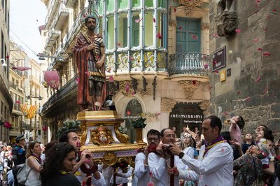 El Grup Sardanista Montserrat, portadors del Sant..