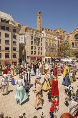 Ball dels Gegants a la plaça de Sant Joan per tancar la trobada de Festa Major.