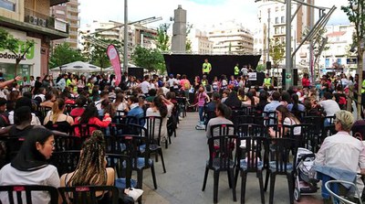 El concurs de dansa urbana, a la plaça de Ricard Viñes, en el marc de la Festa Major.
