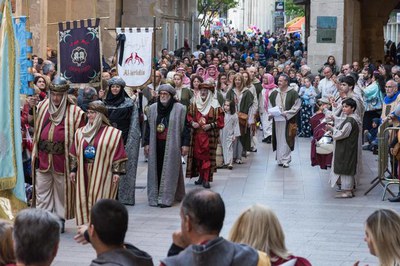L'ambaixada mora fent l'entrada a la plaça Paeria.