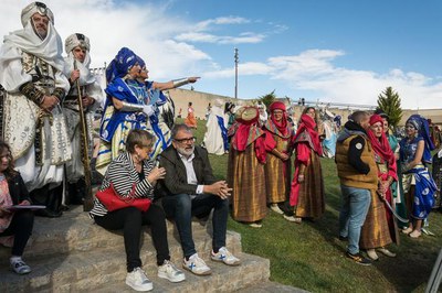 El paer en cap i la tinent d'alcalde Parra han pujat a la Seu Vella per veure la sortida de la desfilada.