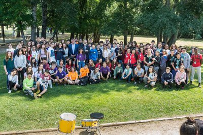 Foto de grup dels alumnes representants dels instituts que formen part del projecte Agenda 21.