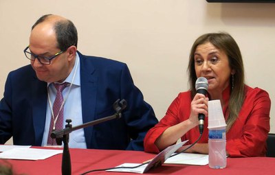 Marimén Gratal, al costat del president veïnal, Robert Setó.