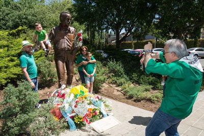 Els familiars de Manolo Calpe, fundador de l'Aplec, han volgut immortalitzar el moment amb els més petits de la nisaga.