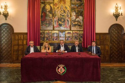 L'acte de firma dels convenis ha tingut lloc al Saló del Retaule.