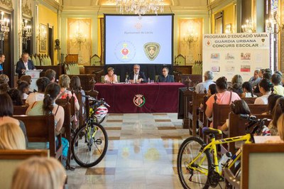 L'acte ha tingut lloc aquesta tarda al Saló de Sessions.