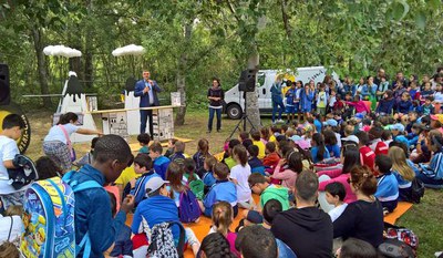 El regidor Joan Queralt ha participat en l'acte de cloenda de l’Agenda 21 Escolar, que s'ha fet aquest dijous al parc de La Mitjana.