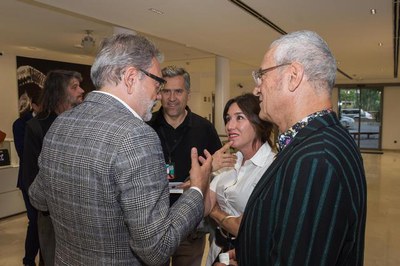 Lola Dueñas, premi d'Honor, i Lluís Miñarro, premiat com a millor director per "Love me not", a l'acte de cloenda aquest dijous a Lleida de la 25a Mo….