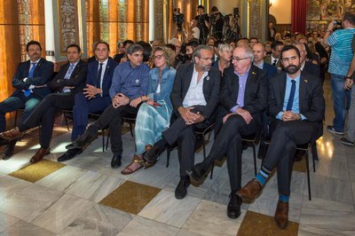 Representants de diferents institucions han estat presents al Ple de Constitució de la Paeria..