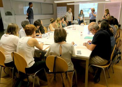 Els regidors Sandra Castro i Jaume Rutllant han donat la benvinguda als assistents a la jornada “Els objectius del desenvolupament sostenible (ODS) a….