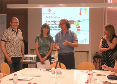 L’Escola d’Art Municipal Leandre Cristòfol ha acollit aquest matí la jornada “Els objectius del desenvolupament sostenible (ODS) amb la implicació de….