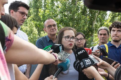 Elena Ferré, del Comú, intervé davant de la premsa..