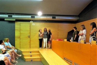 Durant l'acte s'ha fet un reconeixement a dues docents que es jubilen.