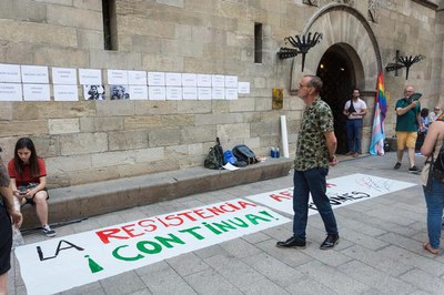 L'alcalde Miquel Pueyo moments abans de la concentració a la plaça Paeria.