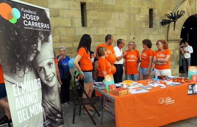 Els Imparables han instal·lat la taula informativa a la plaça Paeria.