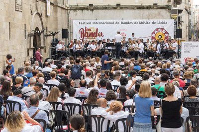El concert inaugural del Fem Banda ha omplert la plaça Paeria.