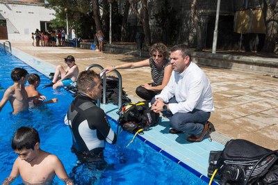 Aquesta activitat aquàtica es desenvolupa a la piscina de Gardeny.