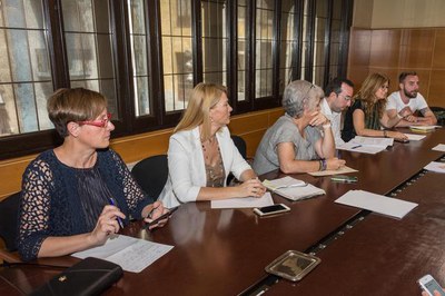 Una part de la taula de la constitució de la Comissió de Polítiques de Gestió de la Promoció de la Ciutat..