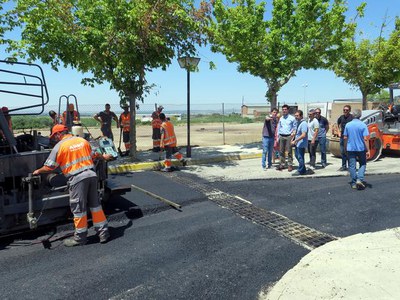 Avui les tasques s'han centrat en la pavimentació del carrer dels Horts.
