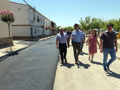 El regidor d'Urbanisme ha conversat amb els veïns sobre les millores que s'estan fent.