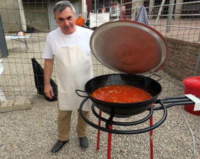 La colla dels Anticoagulats han tornat a preparar la cassola amb bacallà.