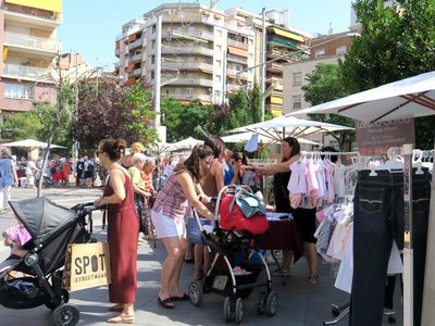El mercat ha atret compradors durant tota la jornada.