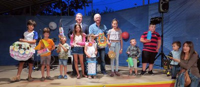 Els originals fanalets de la partida Montserrat estan elaborats amb materials reciclables.