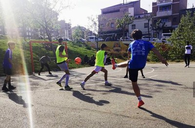 Enguany, 12 equips, amb uns 90 jugadors de 15 a 25 anys, han participat en el projecte municipal educatiu Futcalle.