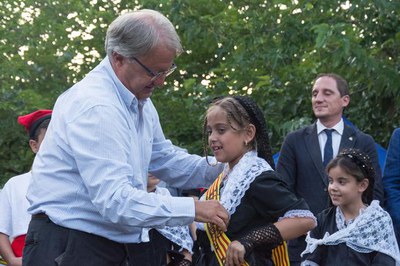 Imposició de bandes a les pubilles i els hereus a la festa major de Baàfia.