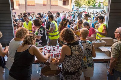Xocolatada popular, aquesta tarda a Balàfia, per la festa major del barri.